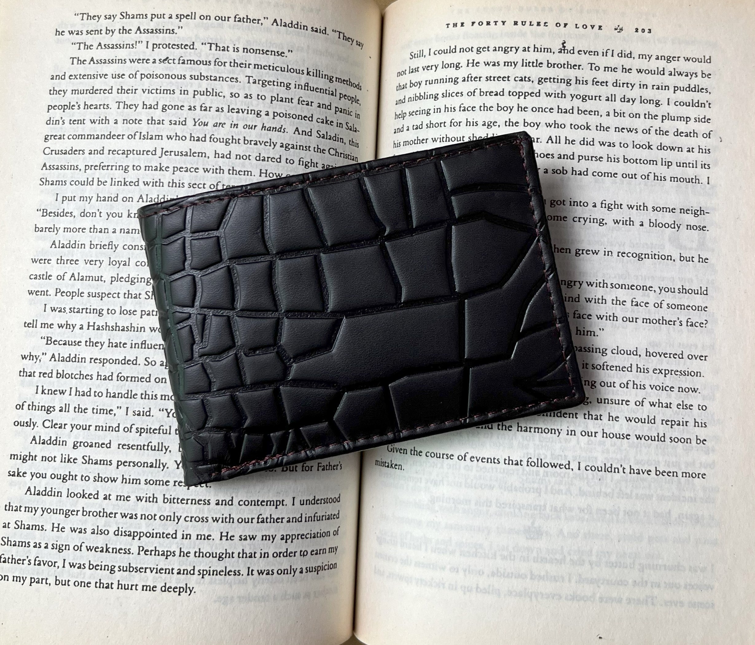 Luxury Crocodile-Textured Genuine Leather Wallet for Men – Slim, Stylish & Durable