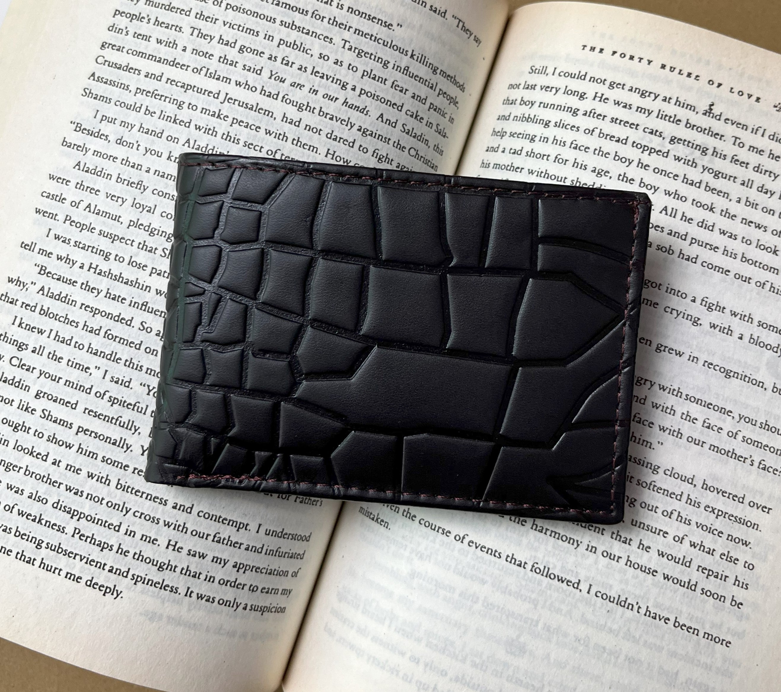 Luxury Crocodile-Textured Genuine Leather Wallet for Men – Slim, Stylish & Durable
