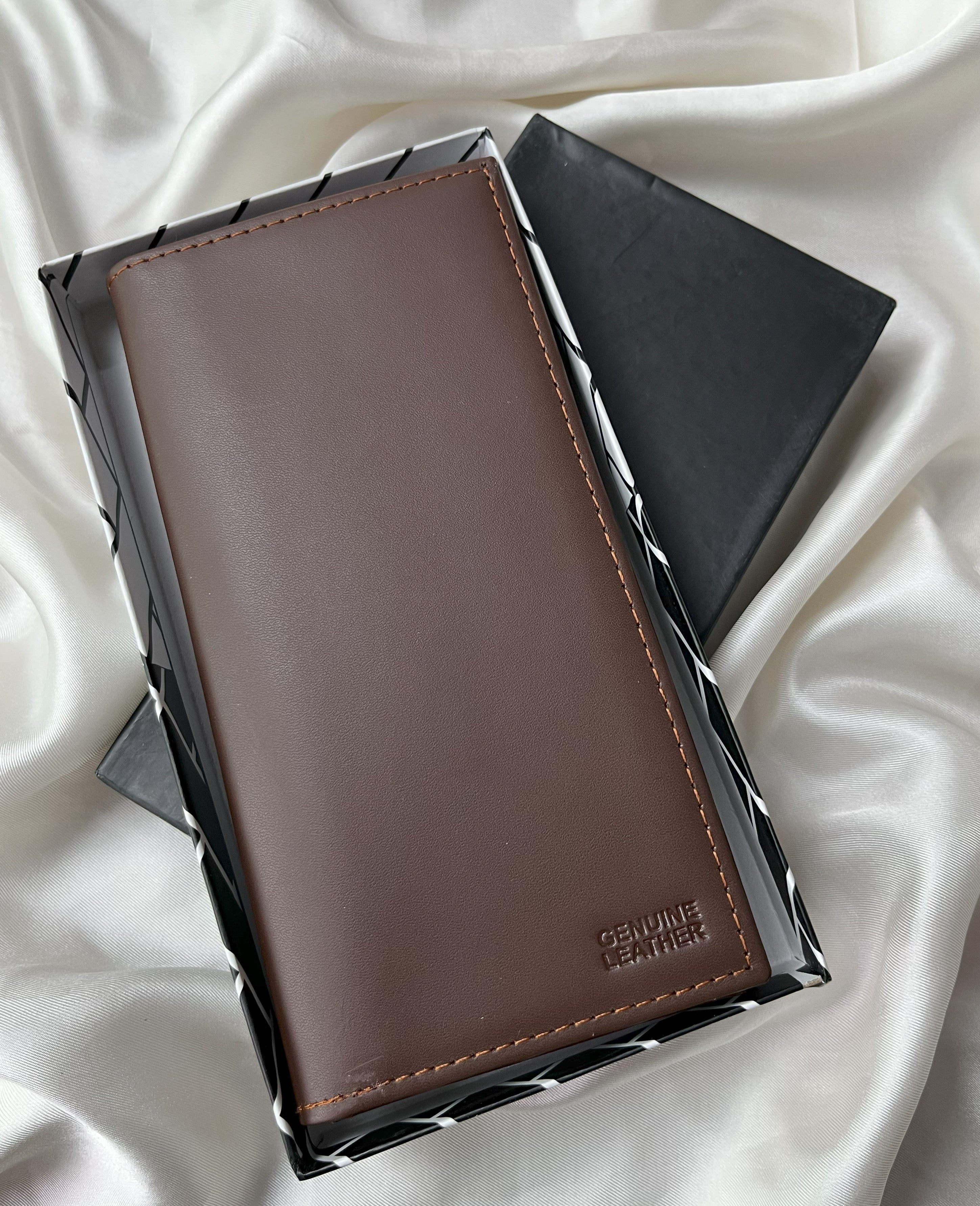 Slim Leather Long Wallet – Unisex Money & Card Holder with Elegant Design